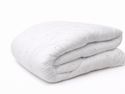 valge tekk hõbeda kaunistusega